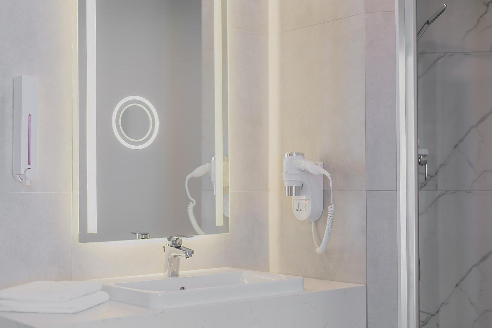 B&B Hotel Warsaw East Luaran gambar