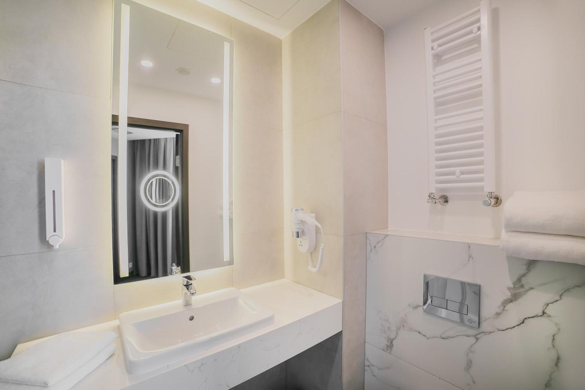 B&B Hotel Warsaw East Luaran gambar